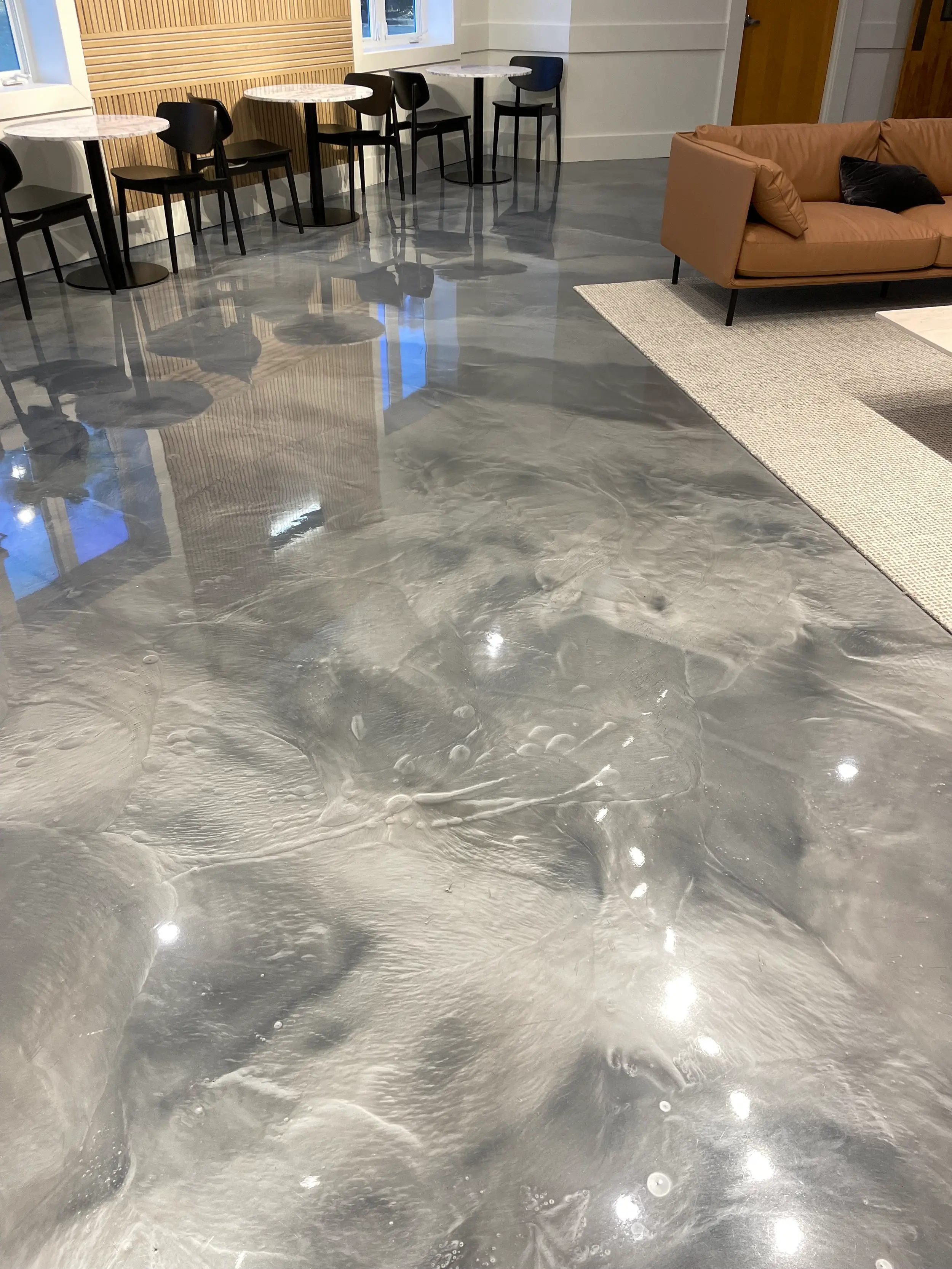 High-gloss floor polish